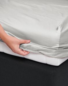 ESSENZA Satin Silver Spannbettlaken 80 x 200 cm
