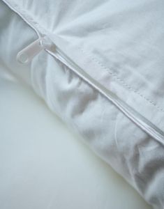 ESSENZA The New Classic Synthetic White Pillow 80 x 80