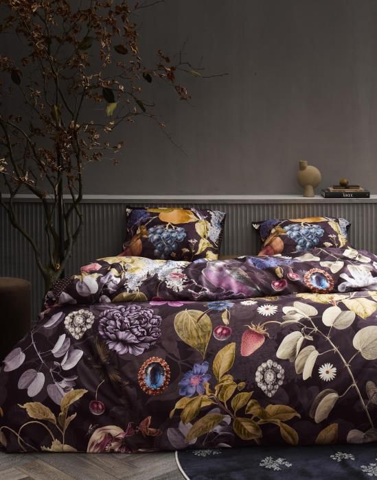 Aubergine bedding clearance