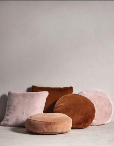 ESSENZA Mads Furry Rose Cushion 45 cm