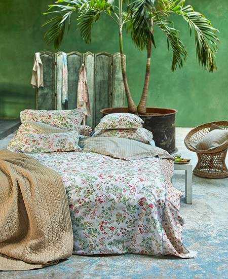 ESSENZA Bed